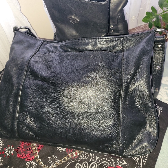 Harley-Davidson Black Leather Shoulder Bag with Chain Detail - Picture 7 of 13
